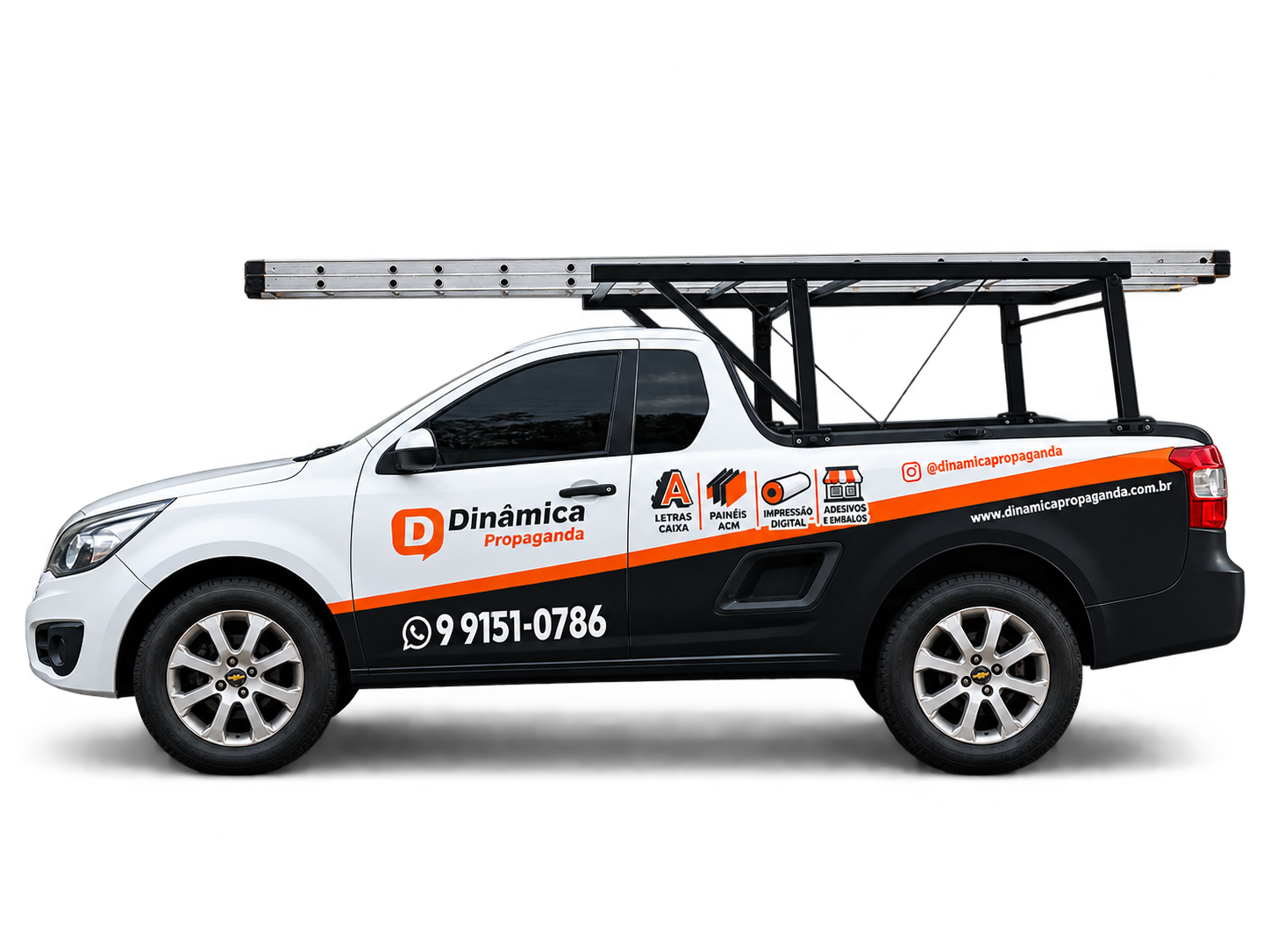 Carro adesivado da Dinâmica Propaganda